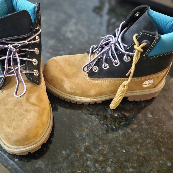 Boots - Picture 6 of 7